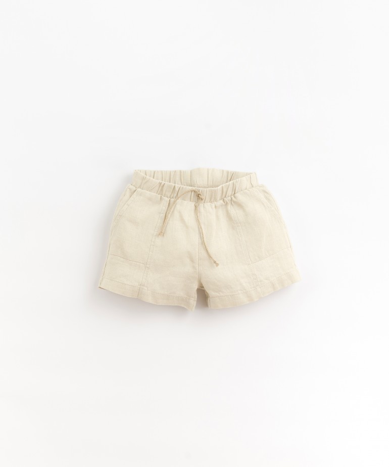 Linen shorts with pockets