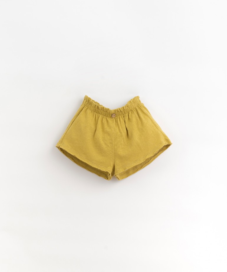 Shorts with elastic waist and decorative button