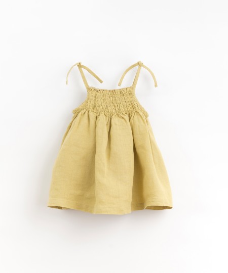 Vestido de lino con lazos en los tirantes