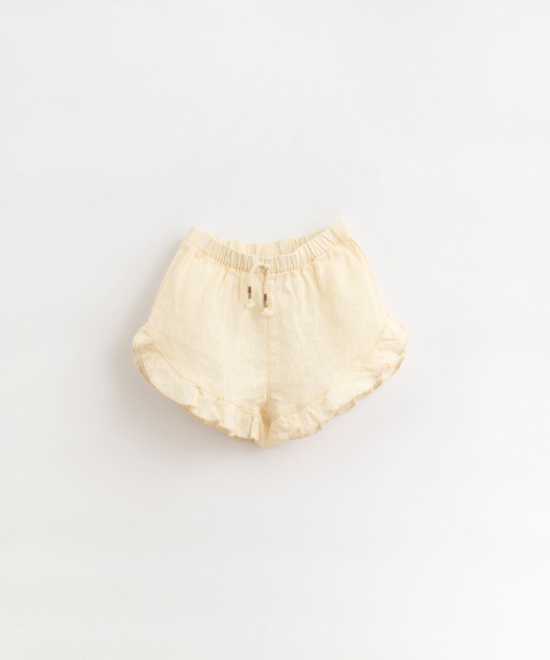 Linen shorts with frill