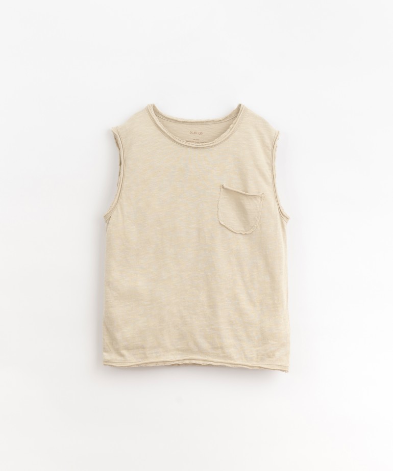 Sleeveless T-shirt with breast pocket