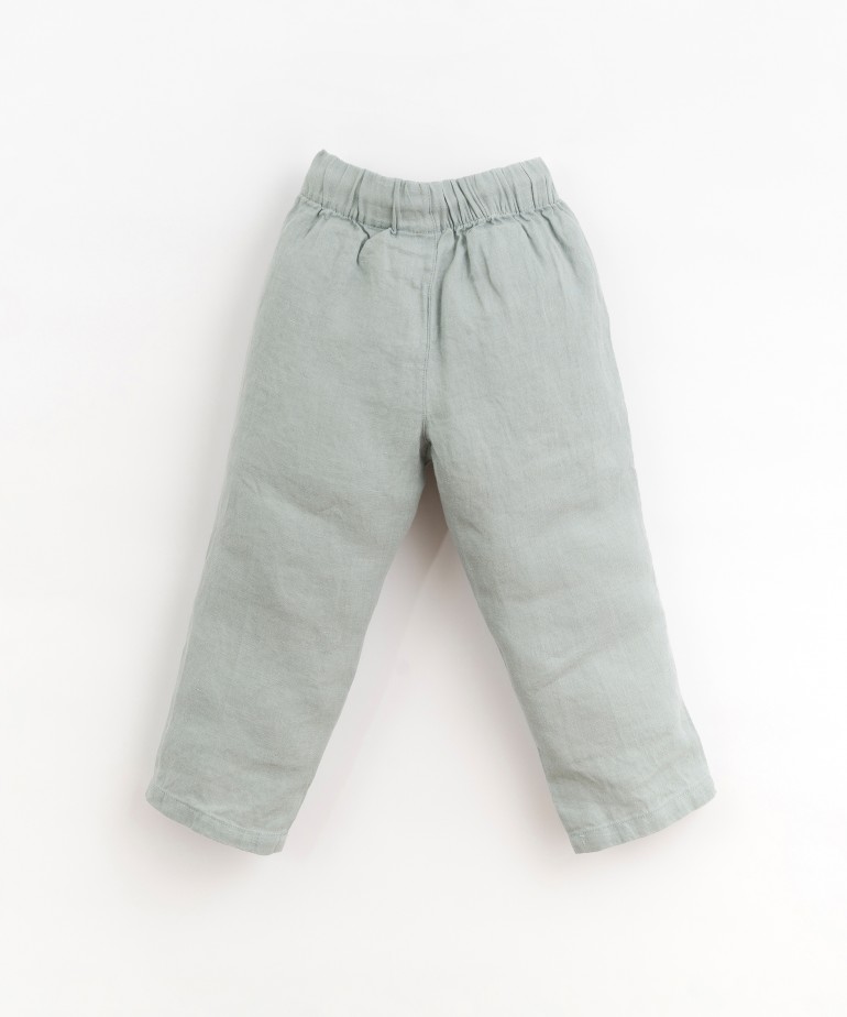 Cala em linho com pormenor de encaixe