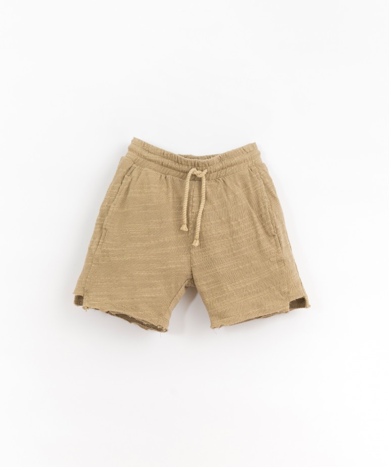Shorts in mixture of organic cotton and recycled fibres