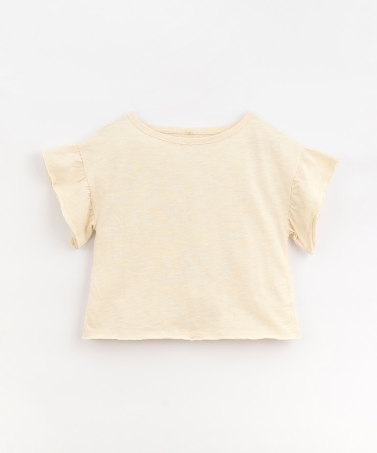 T-shirt with frill on the sleeves