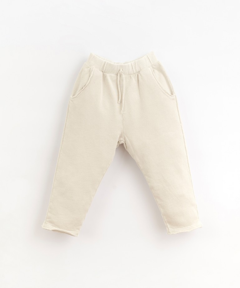 Trousers made of a mixture of organic cotton and cotton with pockets
