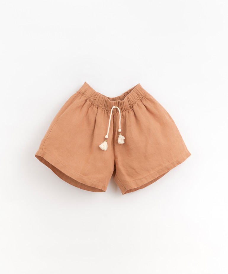 Linen shorts with decorative drawstring