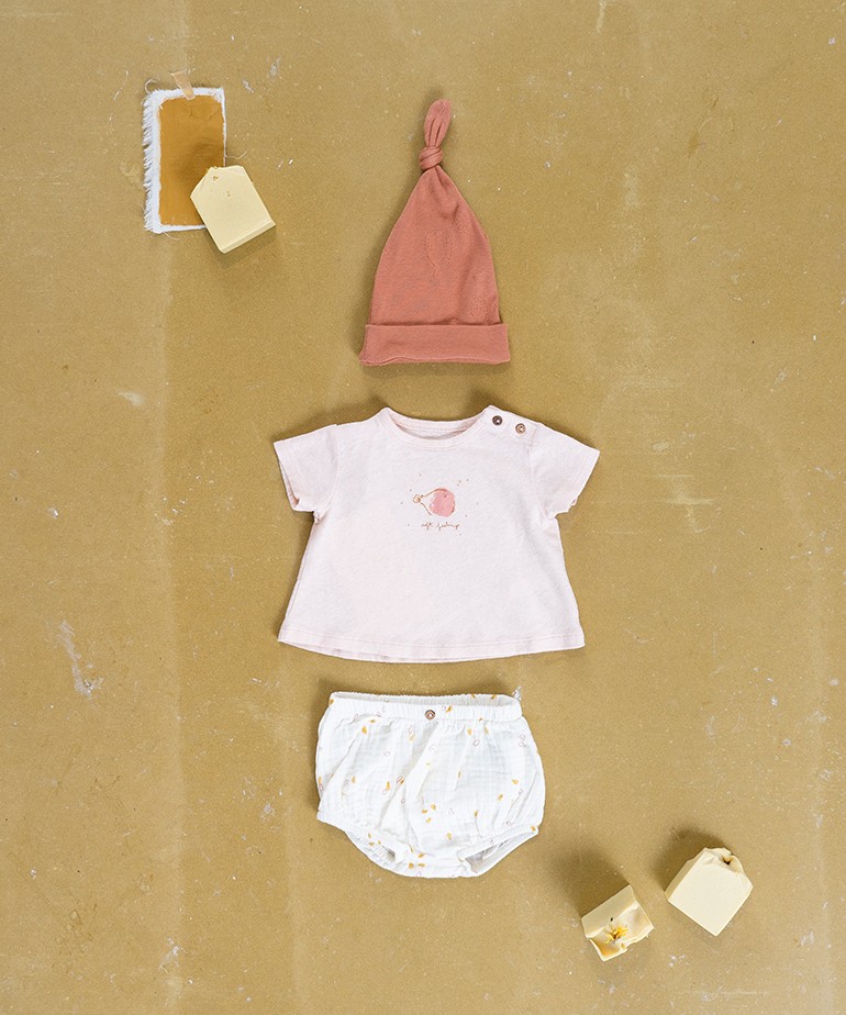 Shorts with grape seed print
