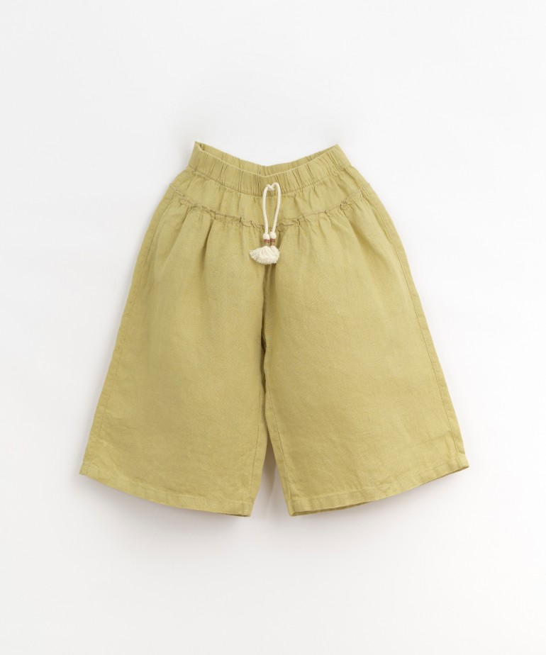 Linen trousers with baggy legs