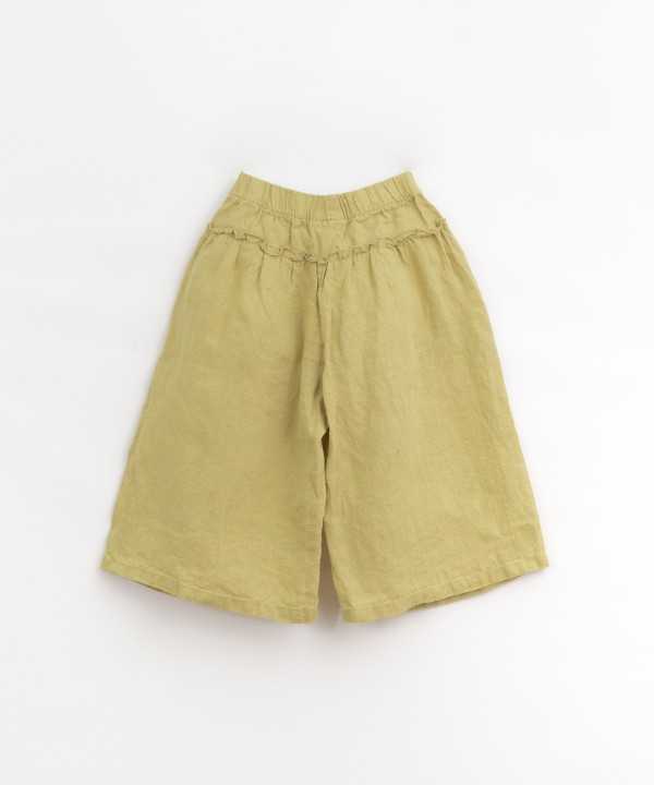 Linen trousers with baggy legs