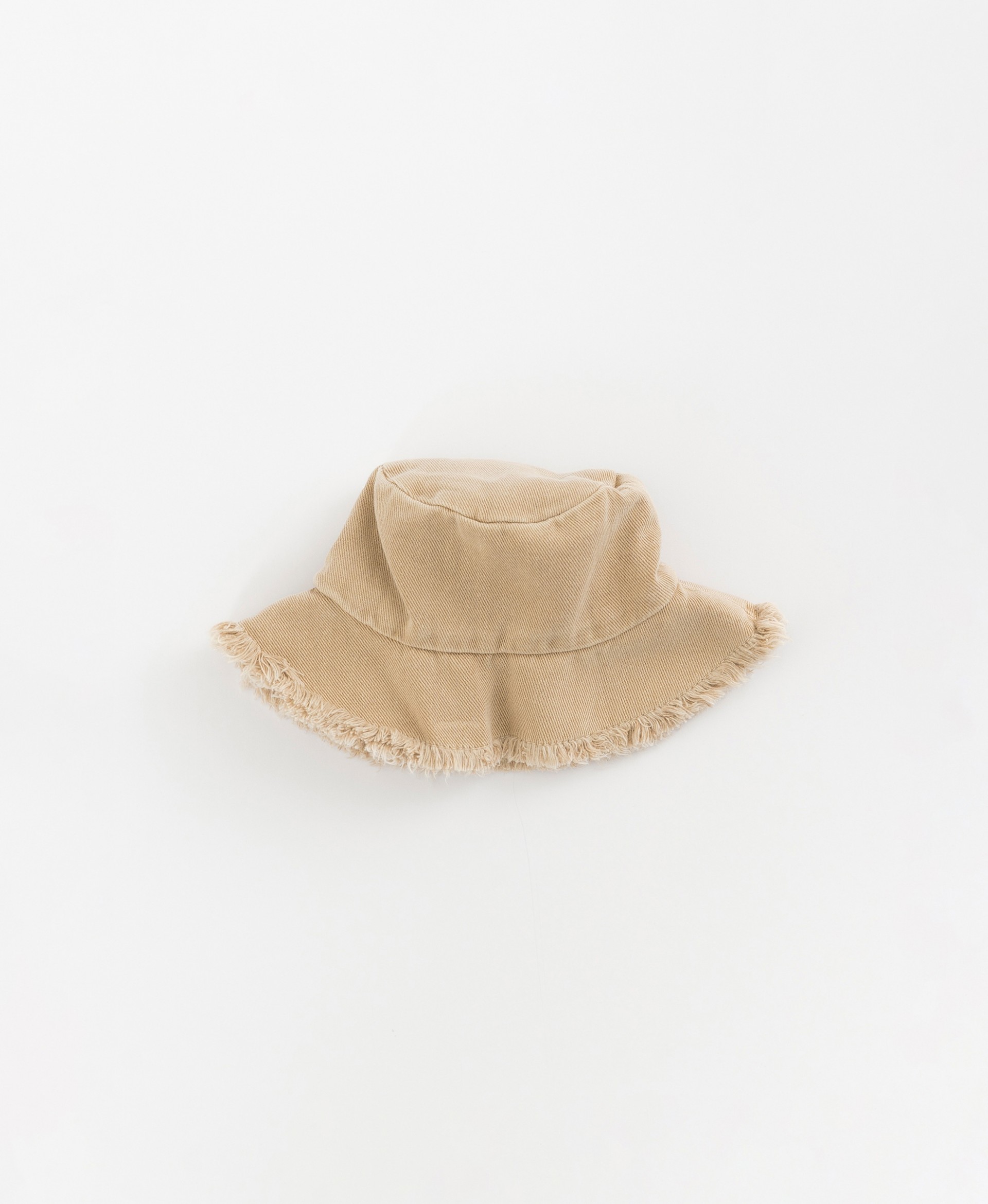 Hat with frayed detail on the brim | Organic Care