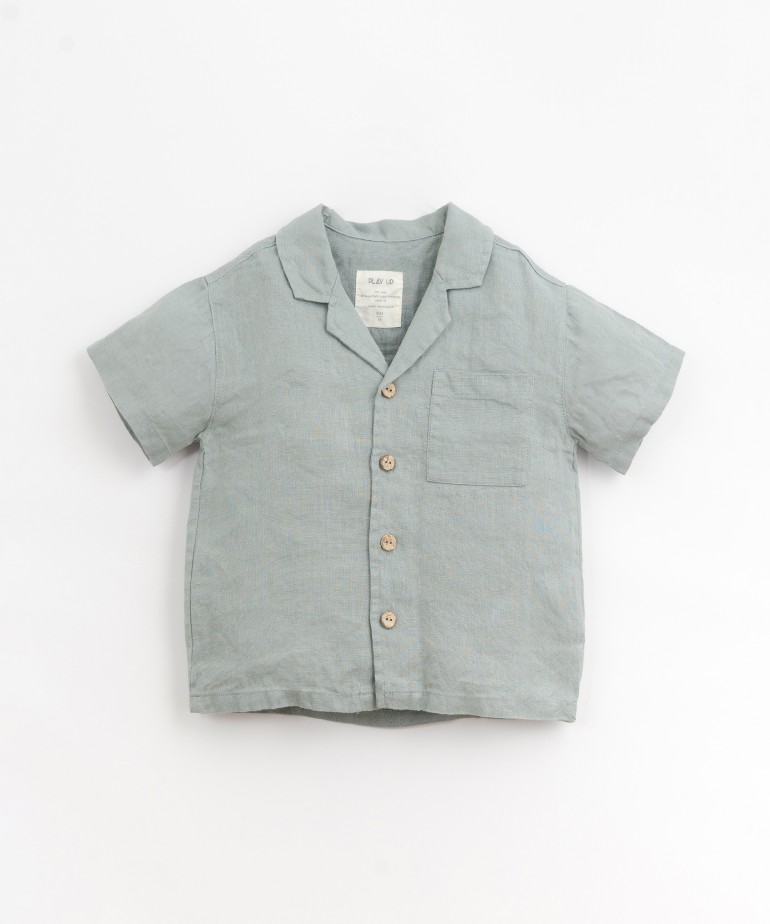 Linen shirt with coconut buttons 