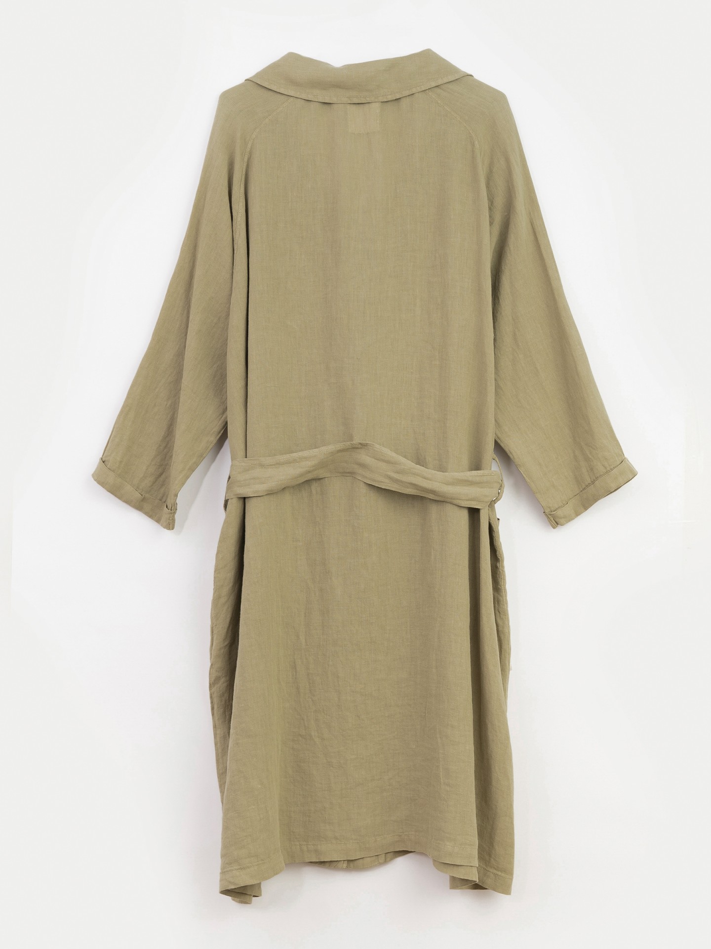 Casaco comprido em linho com tingimento natural