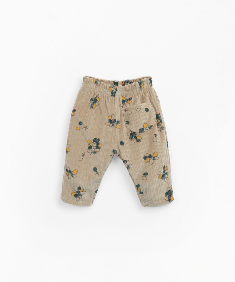 Trousers with grapes print