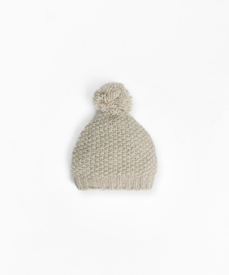 Knitted beanie made of wool, viscose and recycled fibres