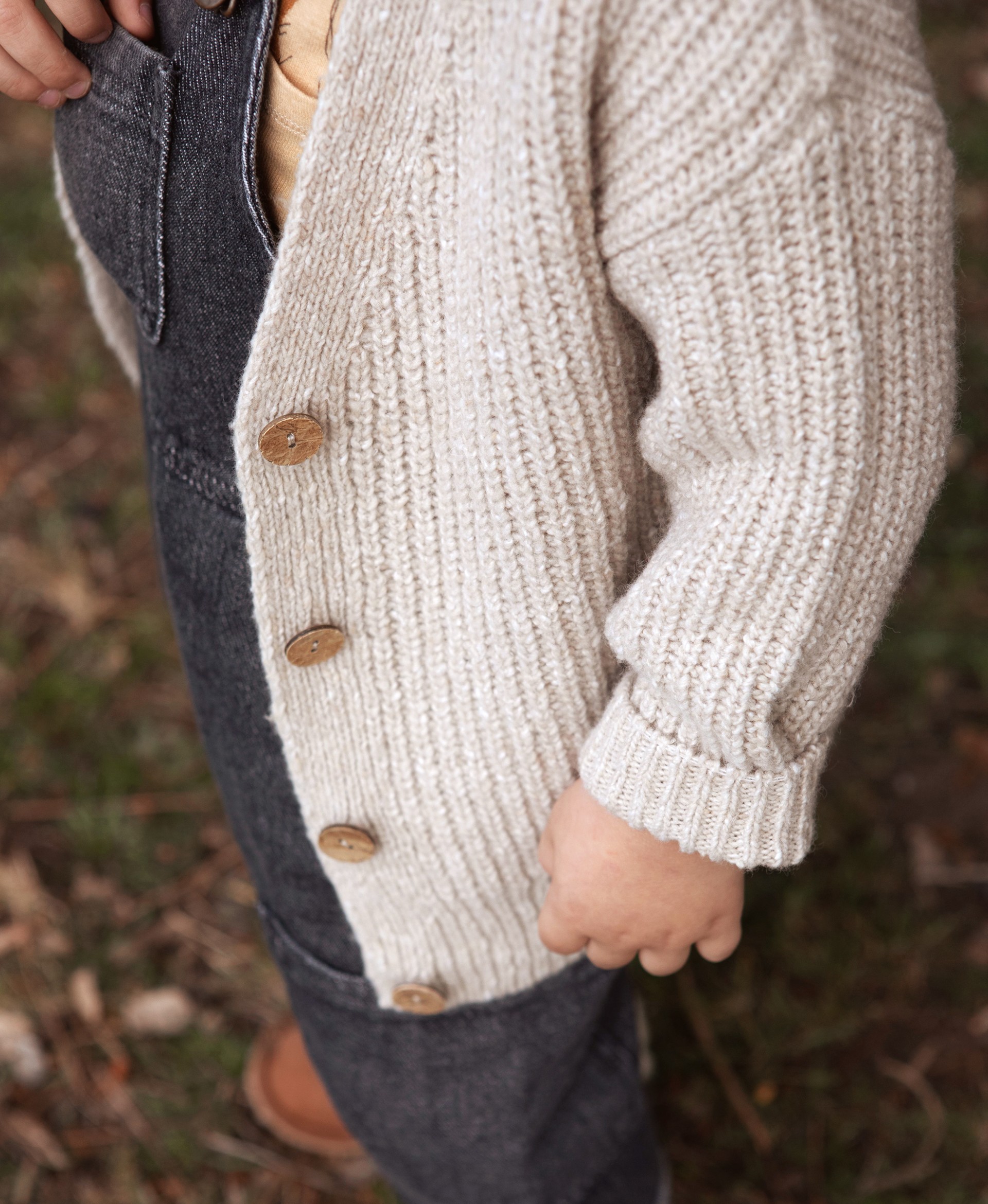 Cardigan en tricot avec ouverture  boutons de coco | Mother Lcia