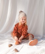 Bonnet tricot avec un pompon au-dessus | Mother Lcia