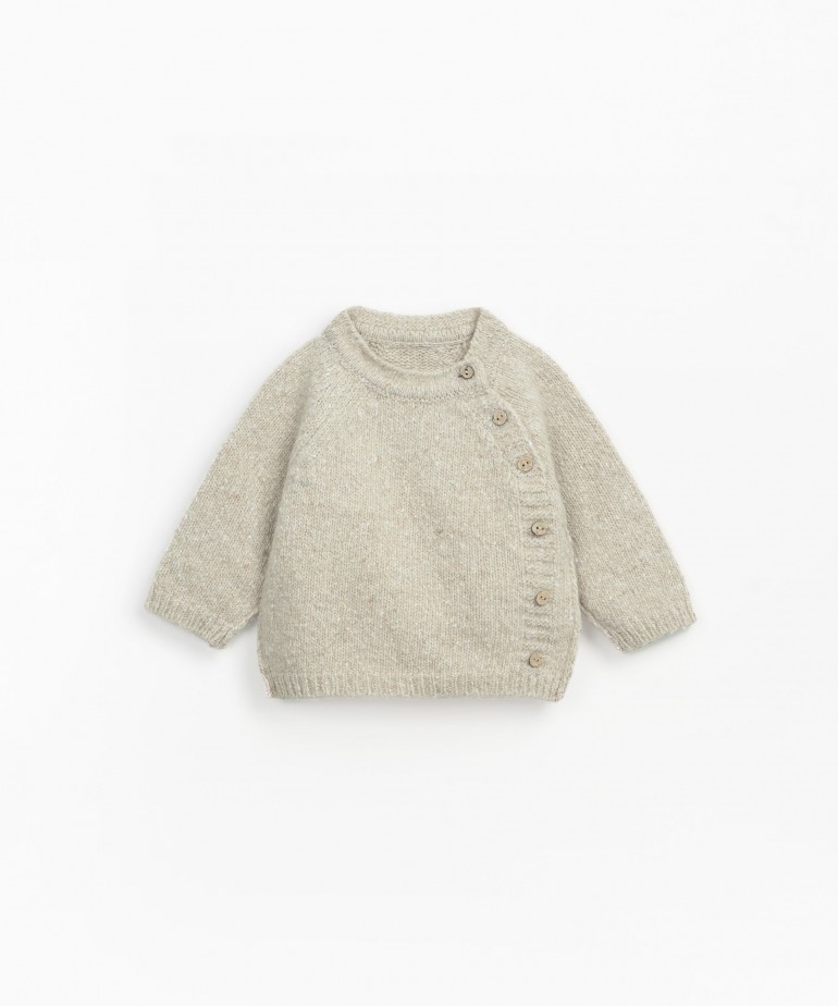 Knitted sweater with recycled fibres