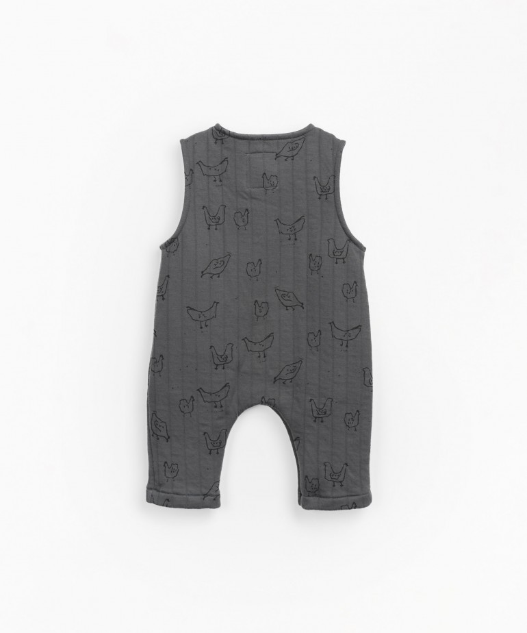 Macaco com estampado de galinhas