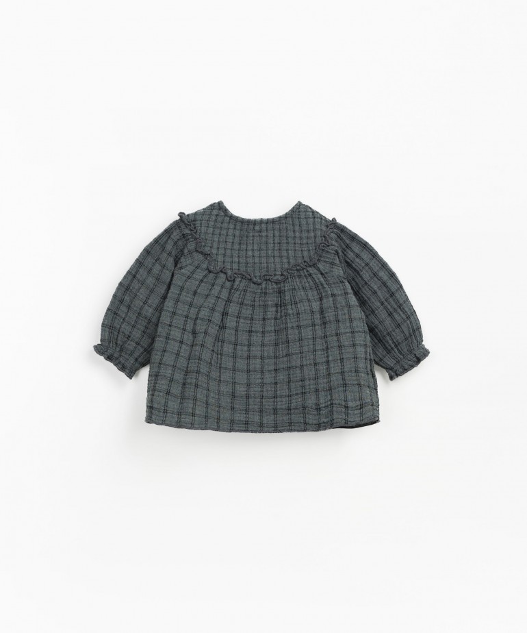 Tnica de tecido com padro xadrez