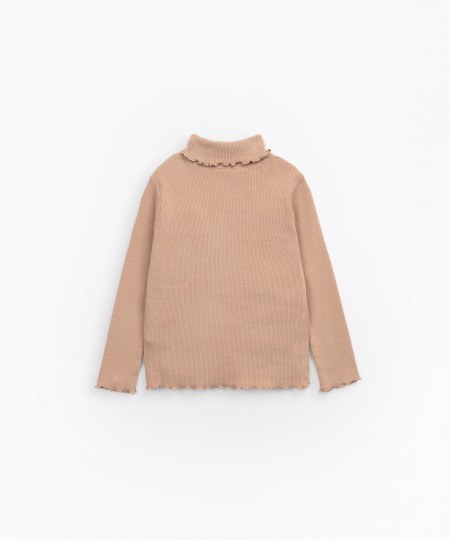 T-shirt de gola alta em algodão orgânico