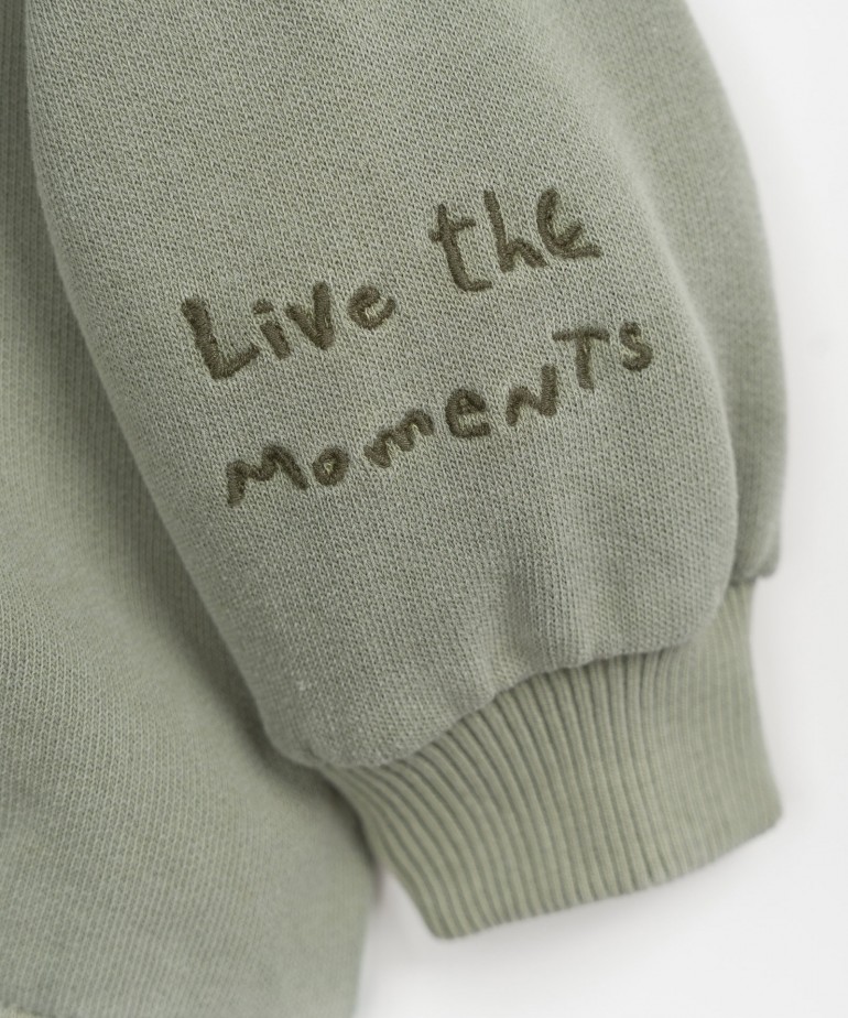 Maglia con frase sulla manica