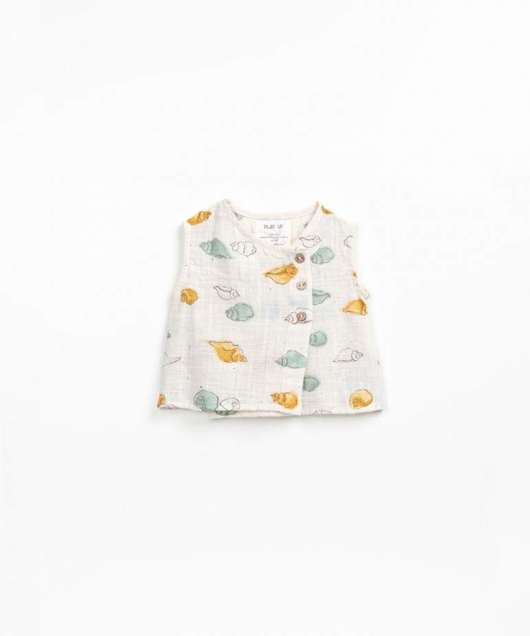 Woven blouse with whelk print