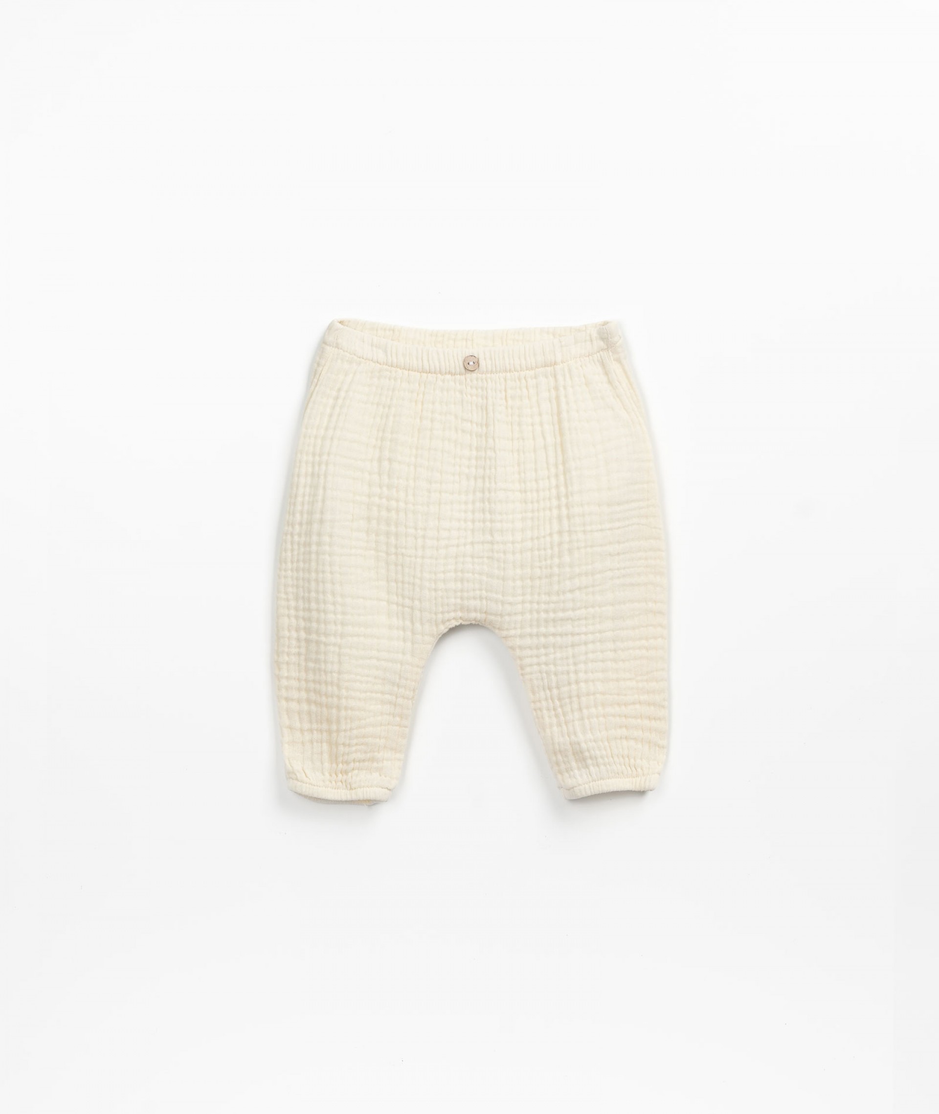 Pantalon en tissu avec bouton de coco décoratif | Textile Art