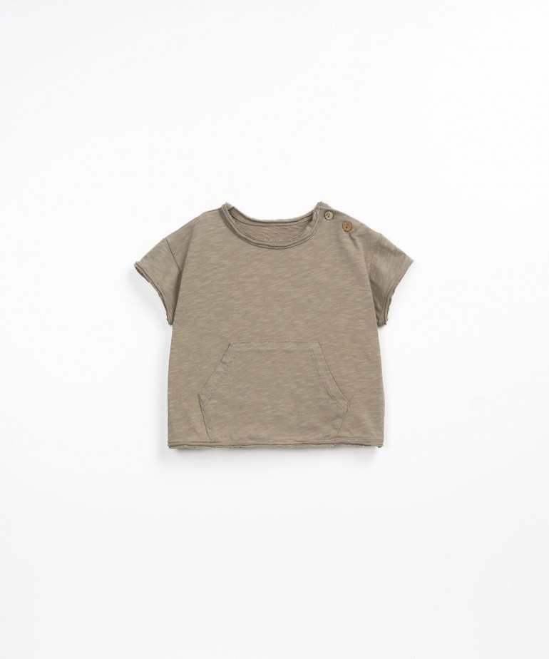 Organic cotton T-shirt with coconut buttons
