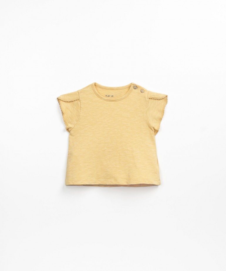 T-shirt with double layer detail on the sleeves