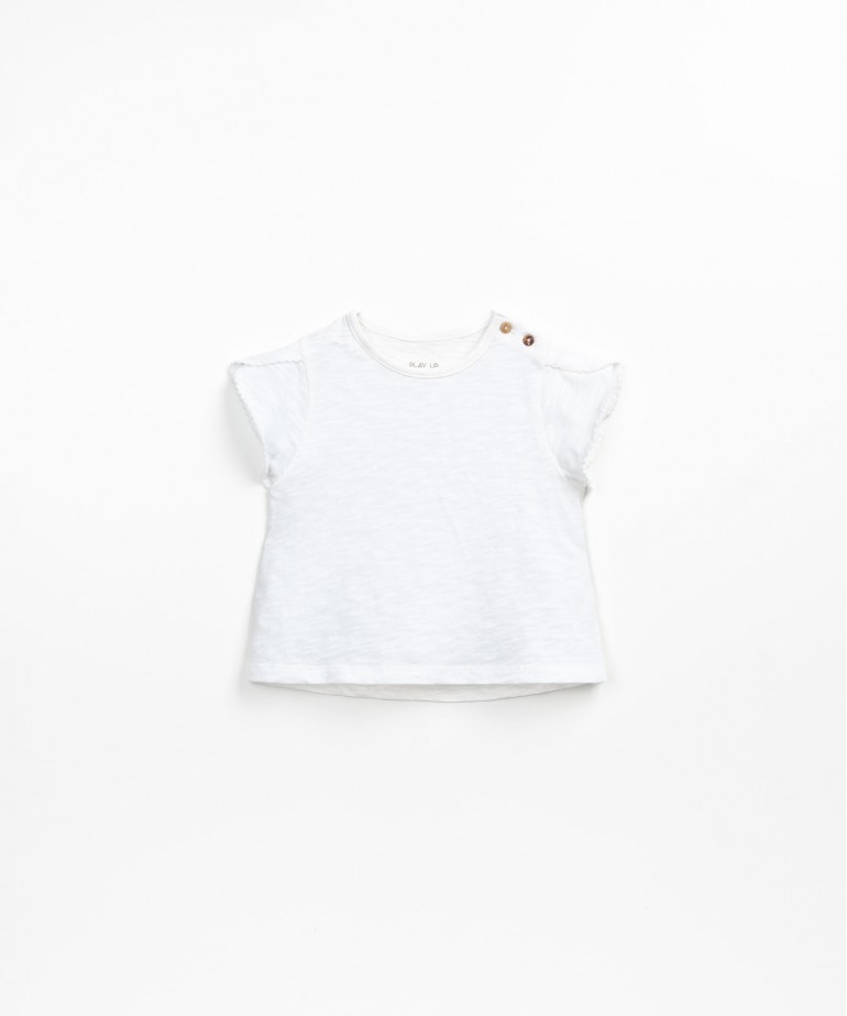 T-shirt with double layer detail on the sleeves
