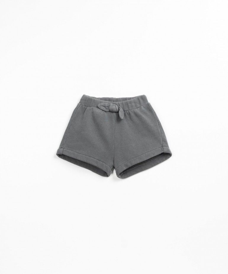 Shorts with decorative bow