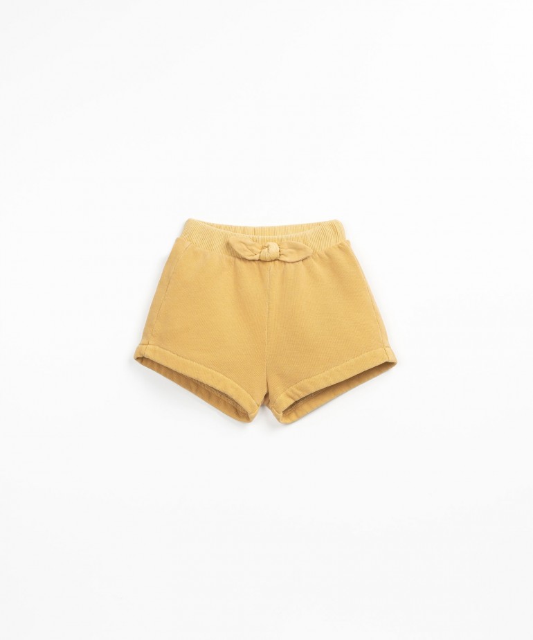Shorts with decorative bow