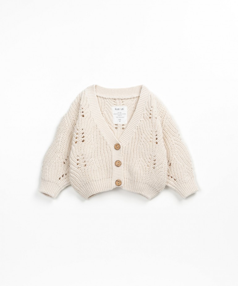 Knitted cardigan with recycled fibres