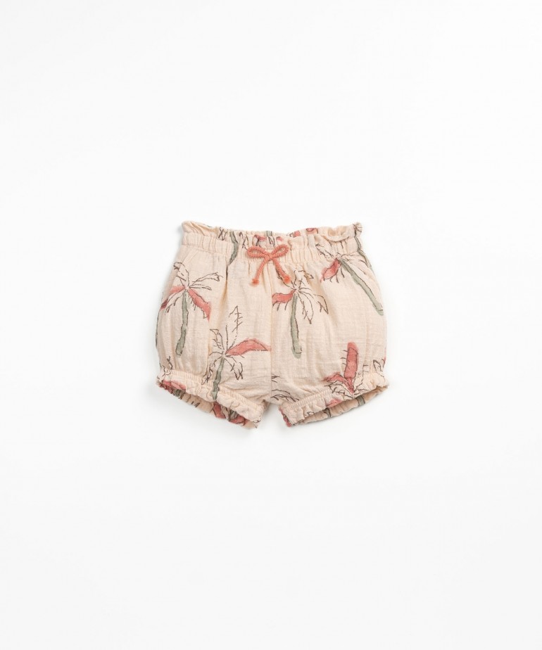 Woven shorts with palm trees print