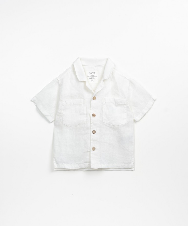 Linen shirt with coconut buttons