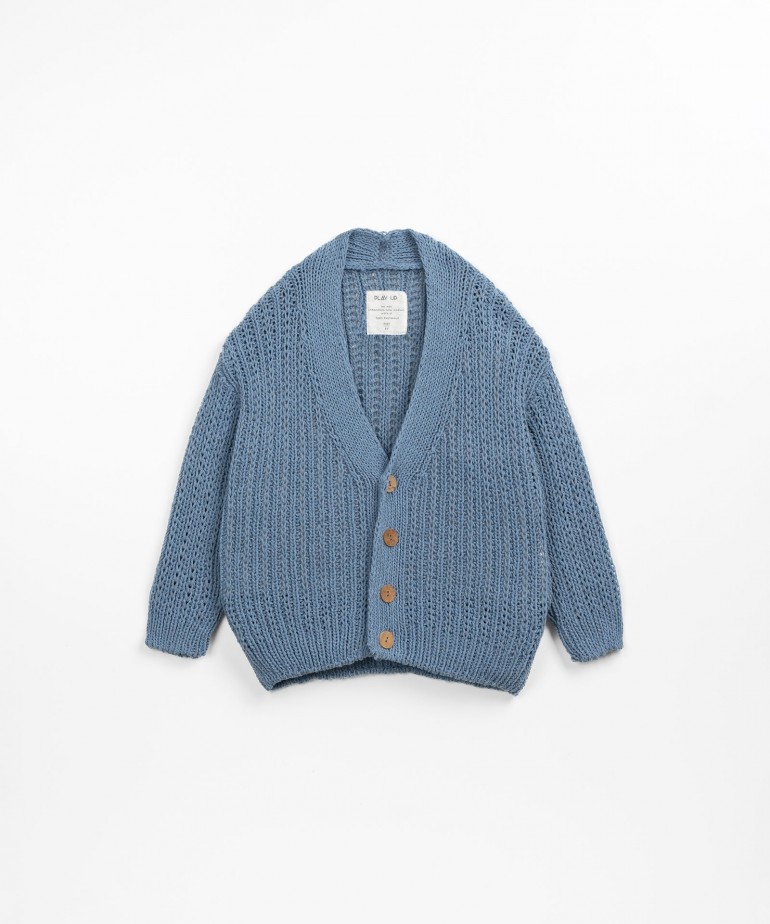 Knitted cardigan made of recycled fibres