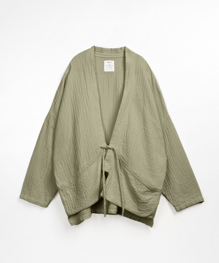 Woven cardigan with large pockets