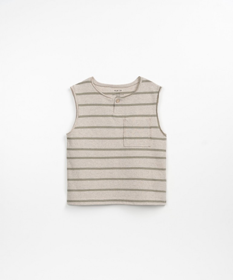 Sleeveless T-shirt with a breast pocket