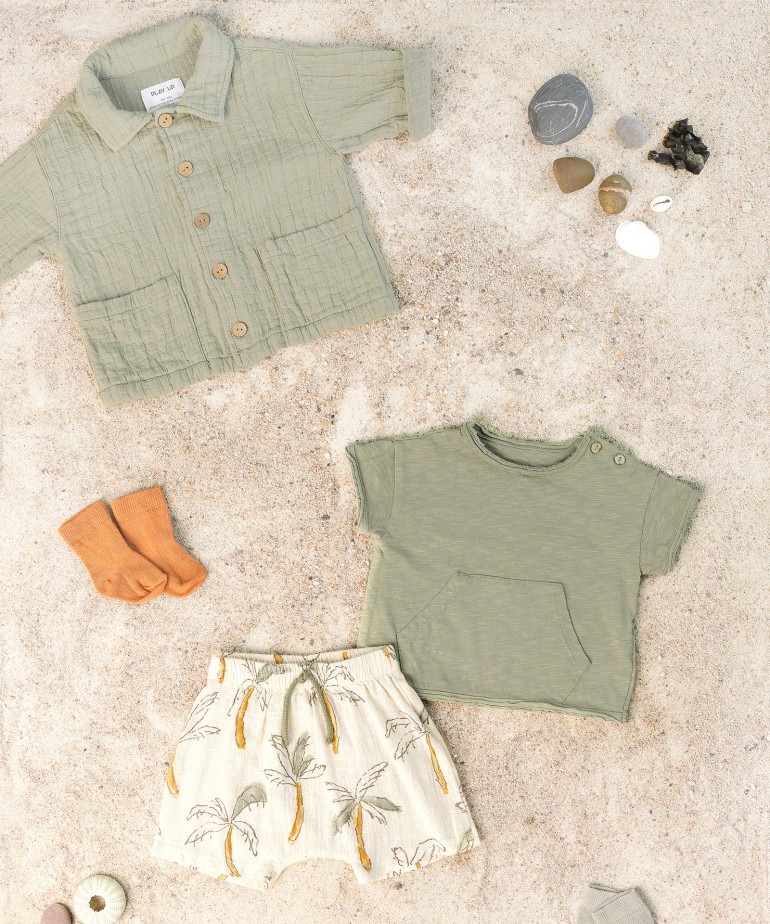 Shorts with a mixture of knitwear and cloth