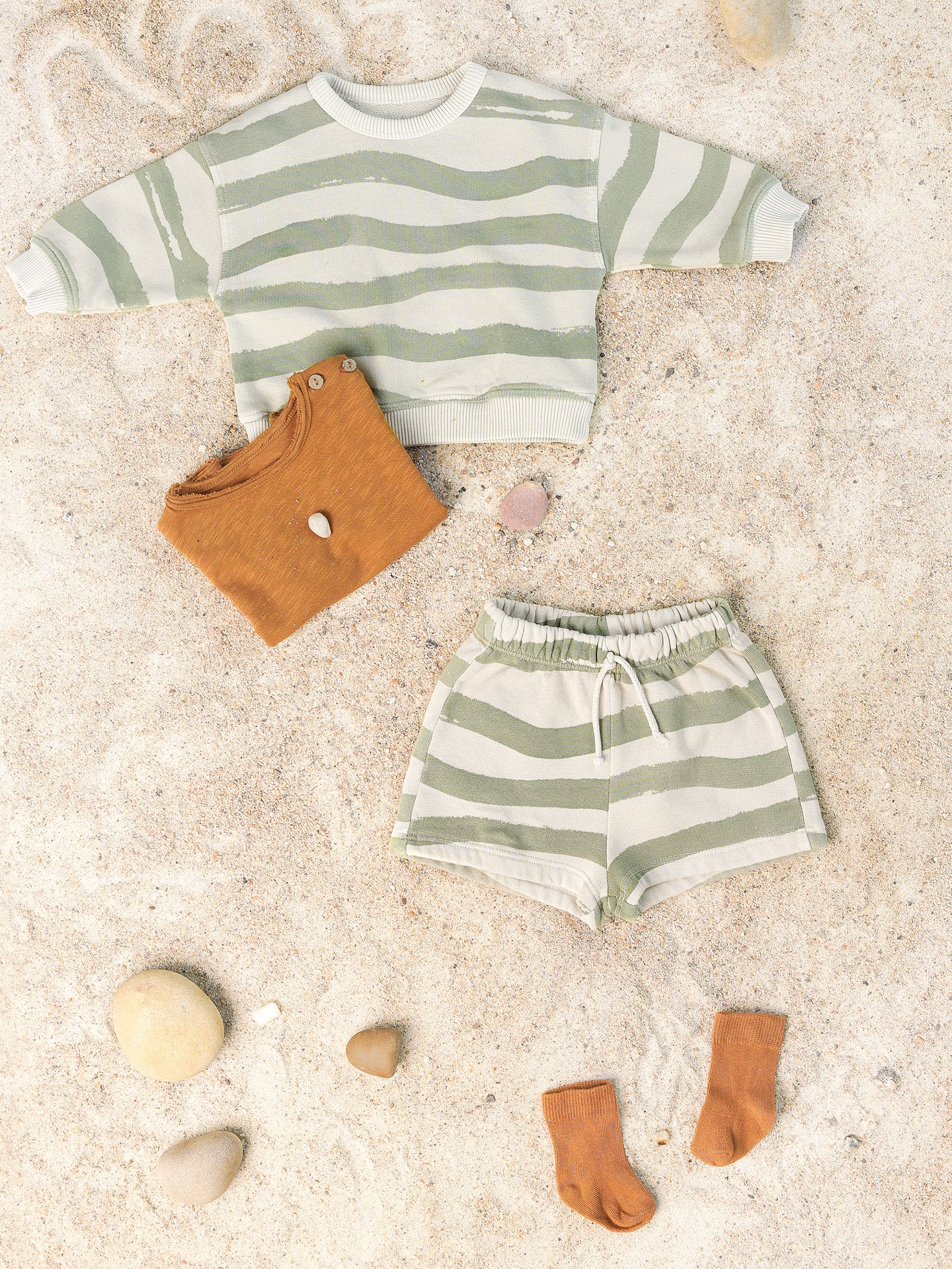 CORTOS FELPA ESTAMPADA