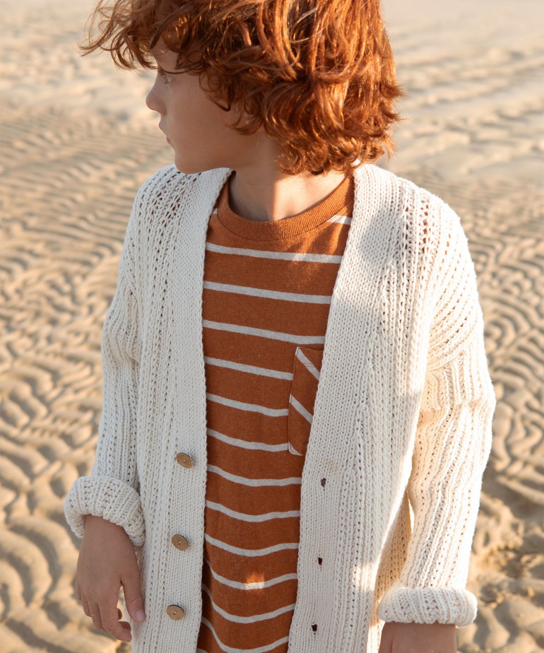 Knitted cardigan made of recycled fibres