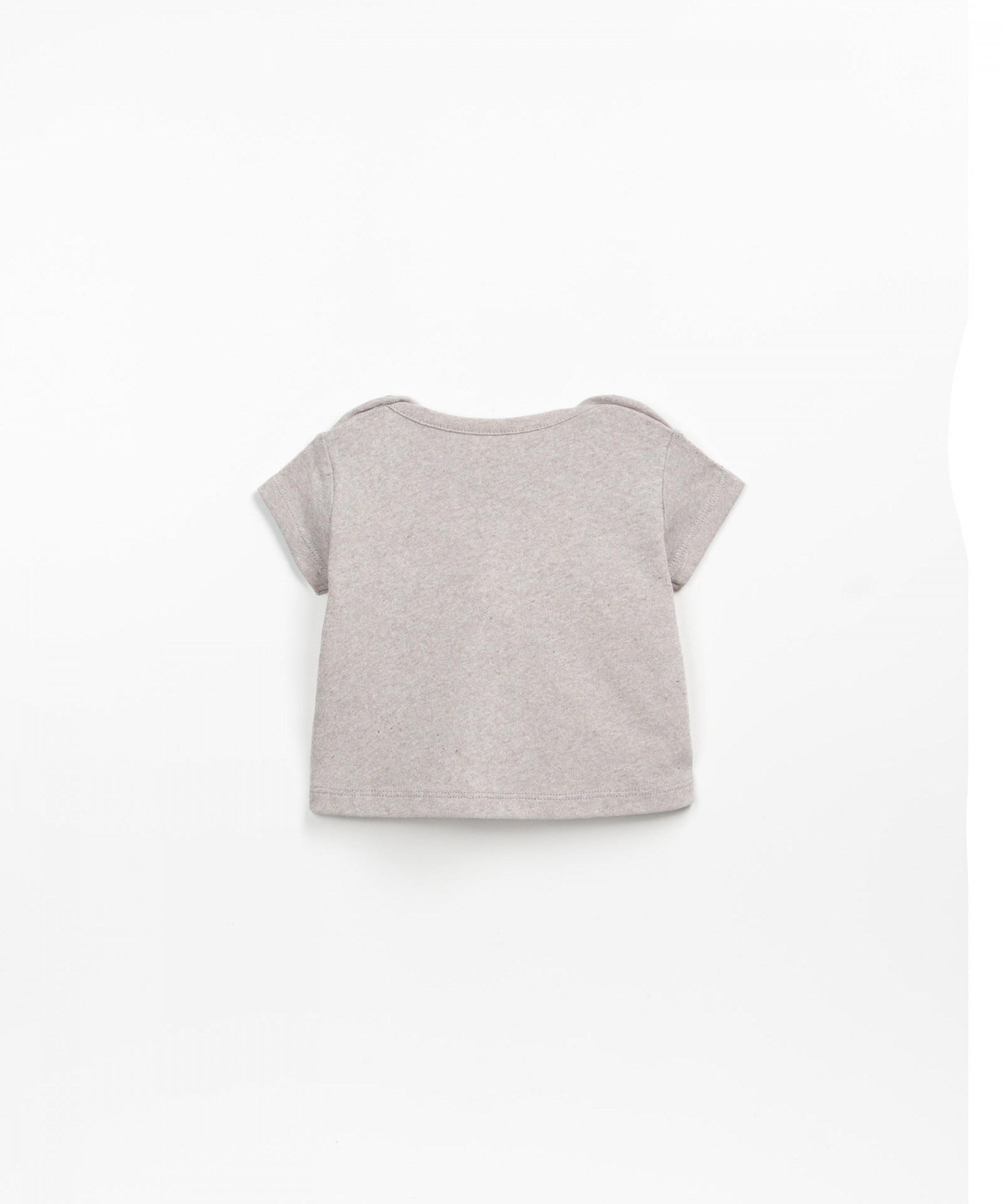 T-shirt with shoulder opening | Textile Art