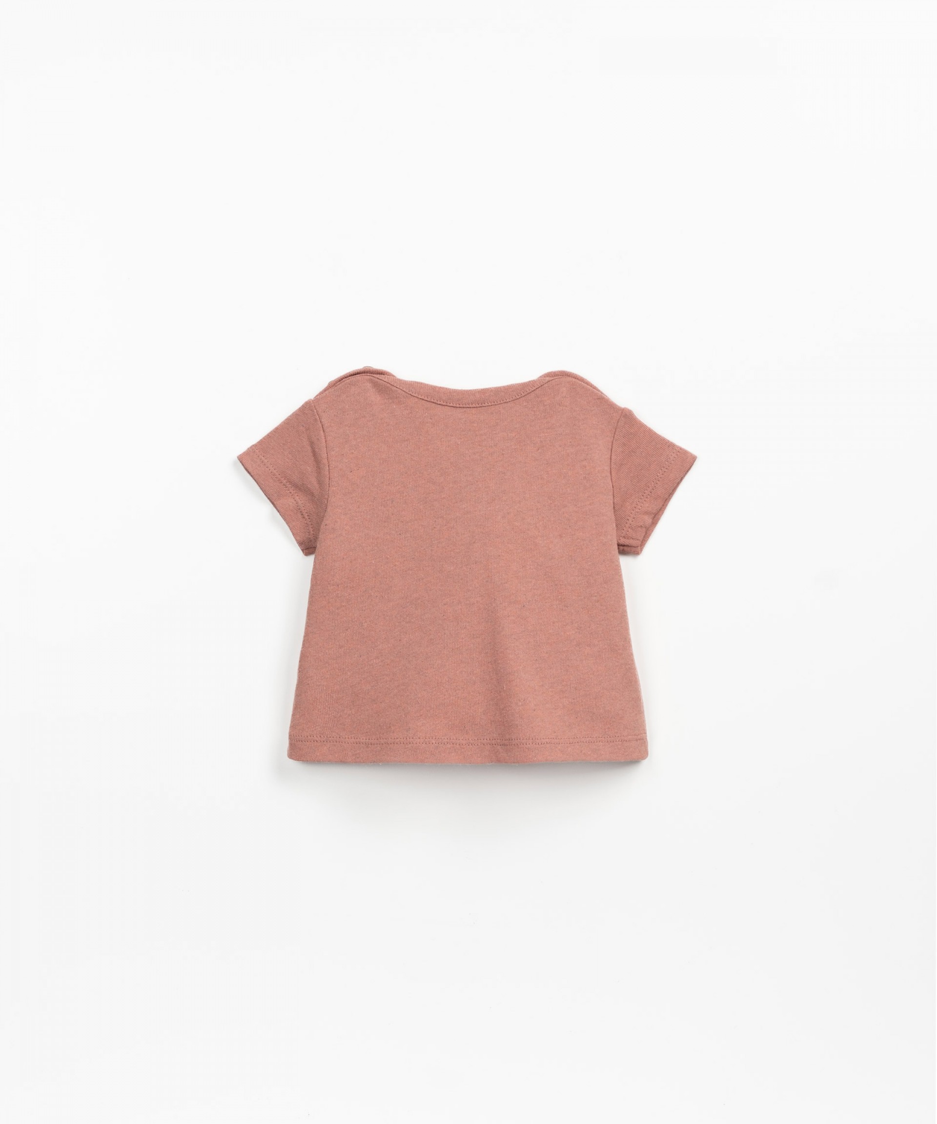T-shirt with shoulder opening | Textile Art