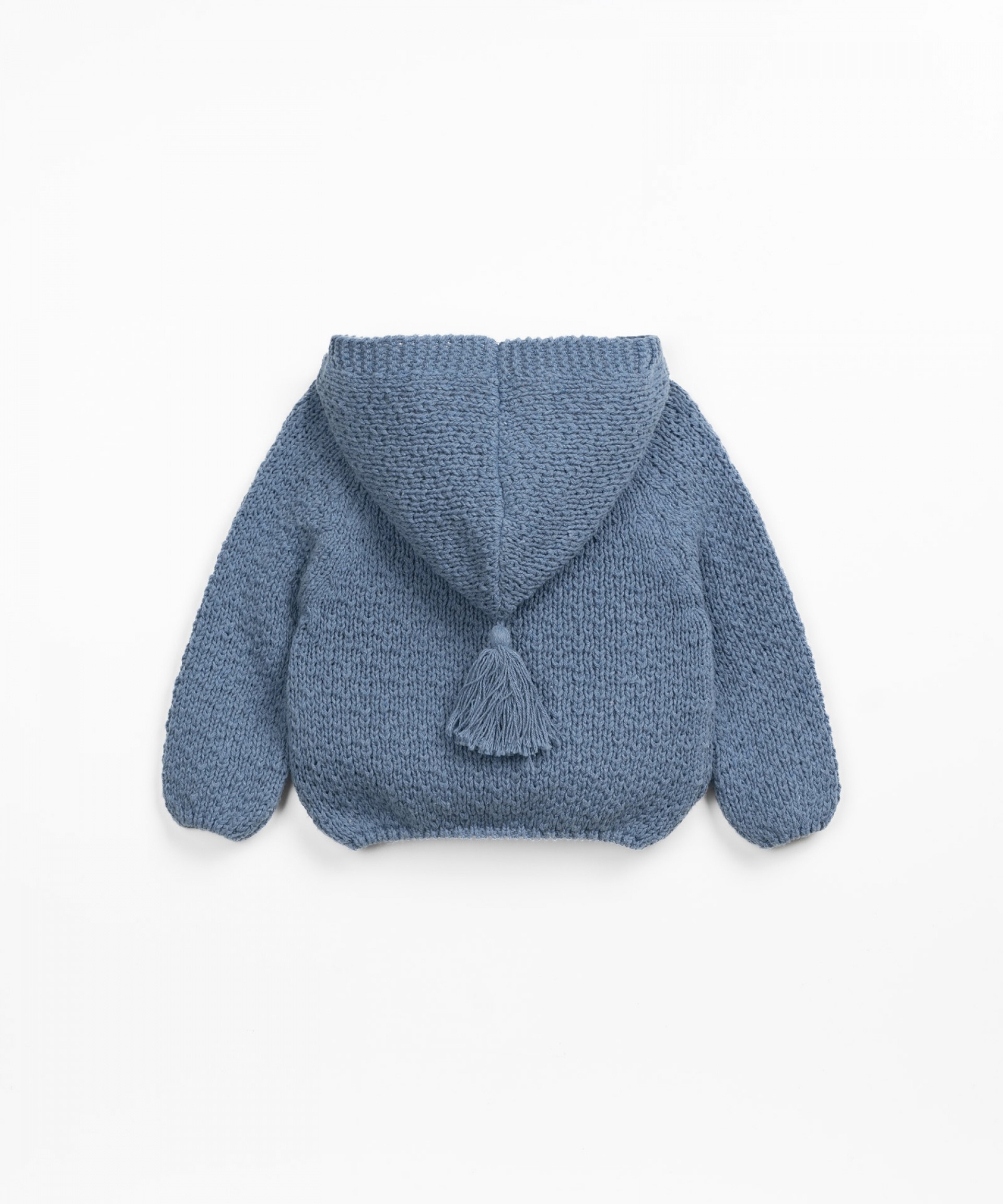 Gilet en tricot avec des boutons de coco | Textile Art