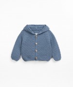 Gilet en tricot avec des boutons de coco | Textile Art