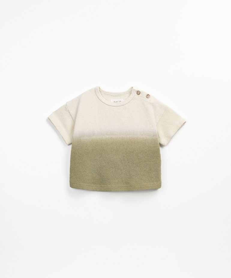 T-shirt with recycled fibres
