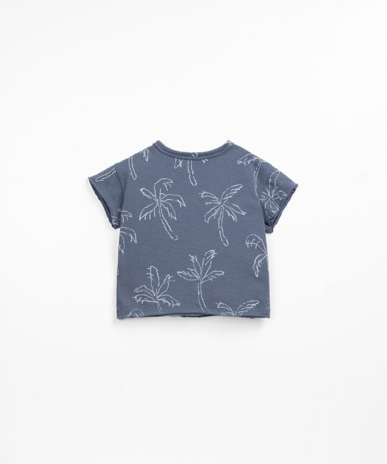 T-shirt with breast pocket