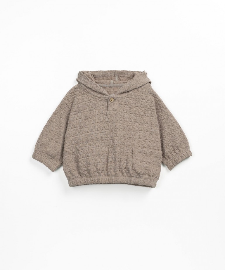 Sweater made of recycled fibres