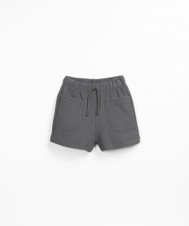 Shorts with front pockets