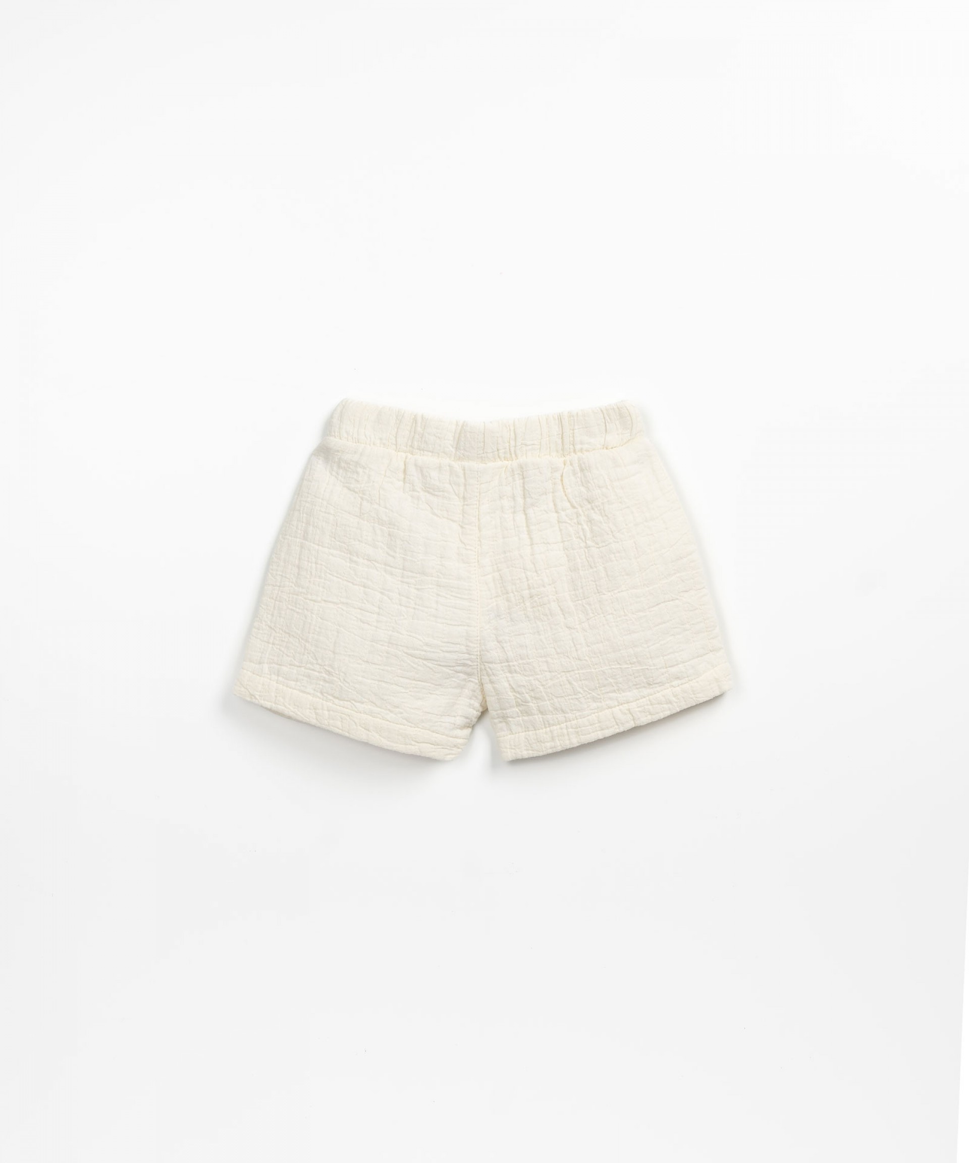 Shorts with elastic waist and decorative drawstring | Textile Art